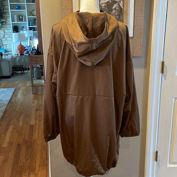 Lightweight Brown Raincoat size large - Picture 6 of 9